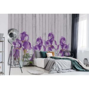 Fototapet - Wood Planks And Purple Flowers Vintage Chic Vliesová tapeta - 206x275 cm