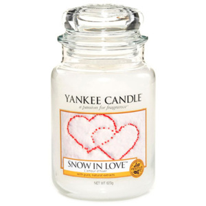 Lumânare parfumată Yankee Candle Snow In Love, timp de ardere 110 - 150 ore