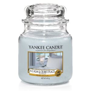 Yankee Candle lumanare parfumata mijlocie A Calm & Quiet Place Classic
