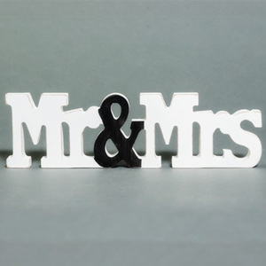 Scris din lemn "MR&MrS"
