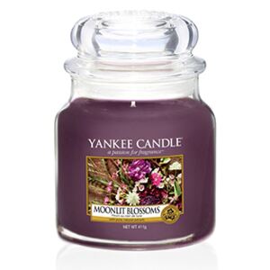 Yankee Candle violet parfumata lumanare Moonlit Blossoms Classic mijlocie