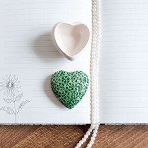 Cutiuta bijuterii din ceramica, inima verde, detalii florale