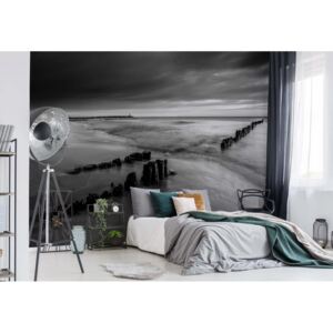 GLIX Fototapet - Beach Sunset Sea Black And White Papírová tapeta - 184x254 cm