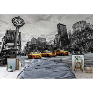 Fototapet - New York City Yellow Cabs Black And White Vliesová tapeta - 206x275 cm